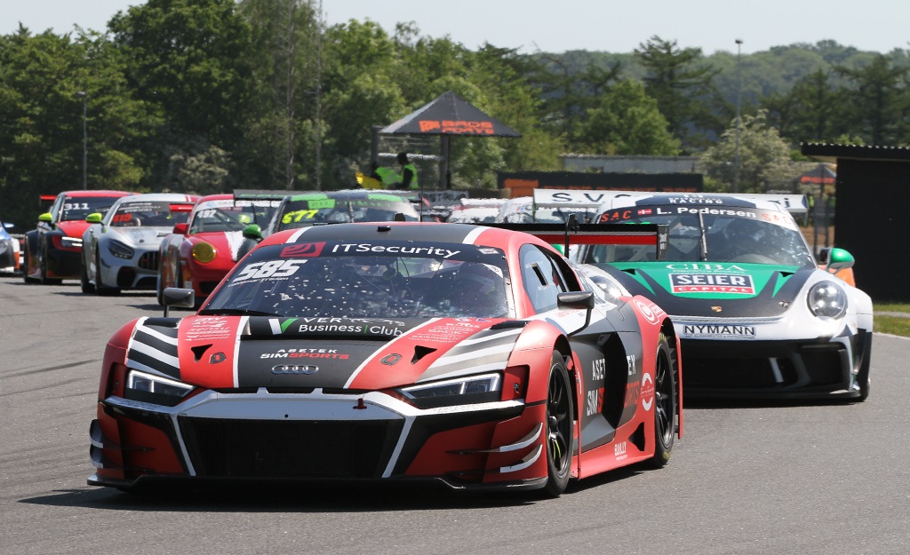 Ring Djursland lægger asfalt til de mangeartede DEC raceres første afdeling af årets mesterskab.
(Foto: Motorsporten.dk)